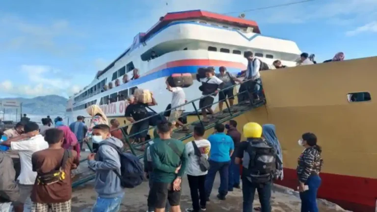 Suasana-arus-mudik-natal-v